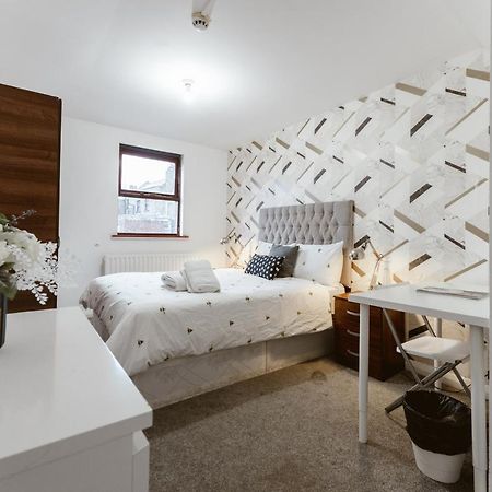 Whitechapel En-Suite Beds To Stay London Exterior photo