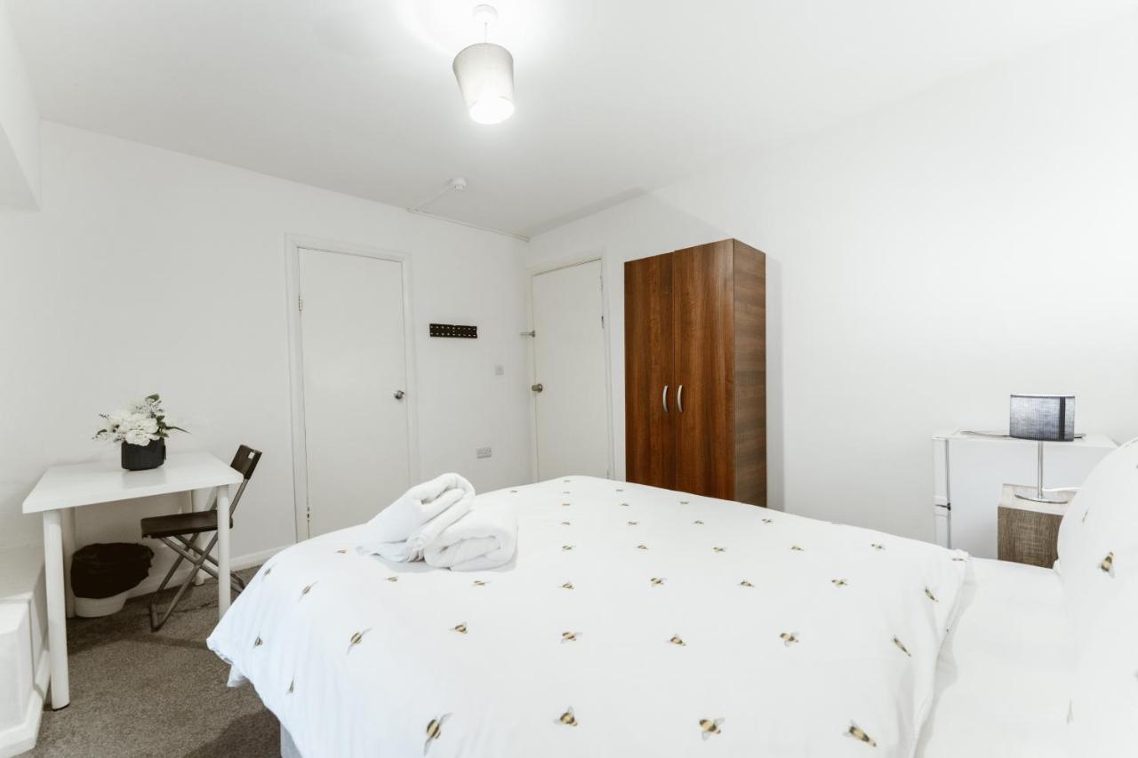 Whitechapel En-Suite Beds To Stay London Exterior photo