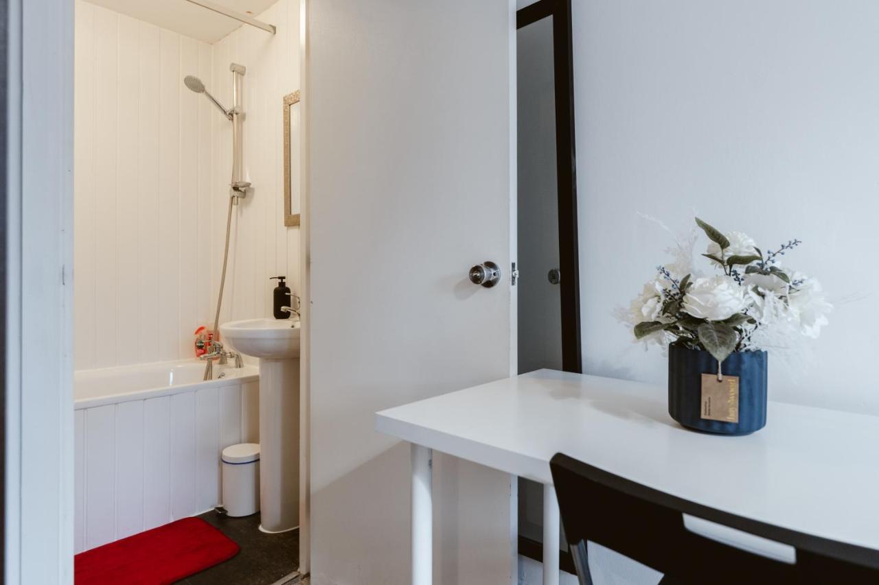 Whitechapel En-Suite Beds To Stay London Exterior photo